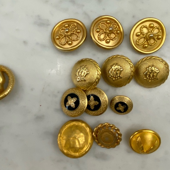 St. John, ESCADA, Mondi, RL, Feraud, CD & others! Button Collection! - Picture 2 of 4